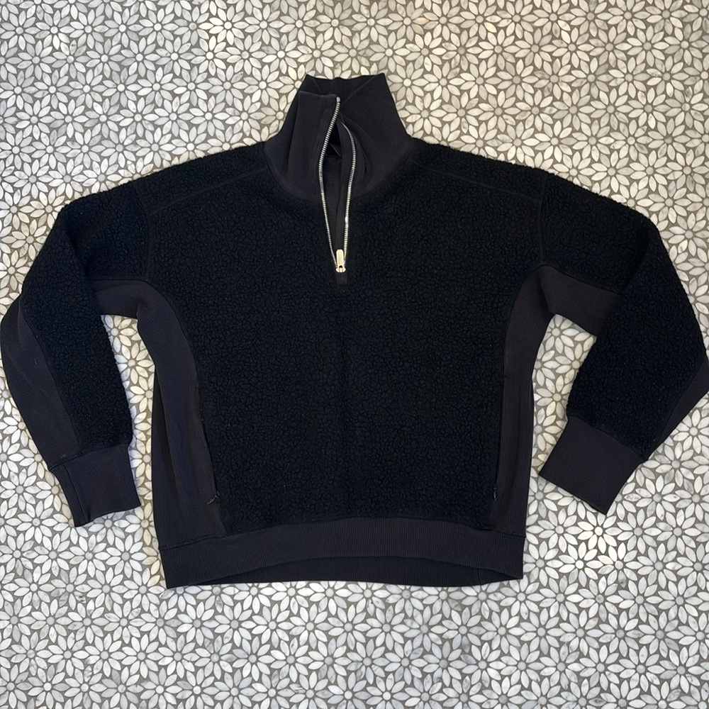 Women's Lululemon Standout Sherpa 1/2‎ Zip in Black, Size 4